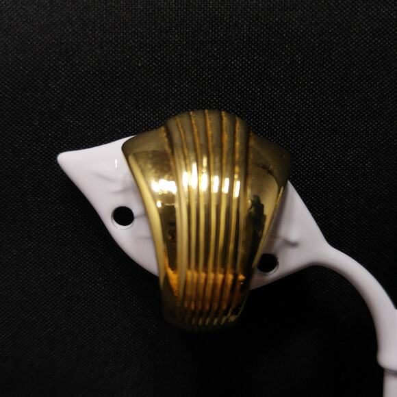 Kenneth Jay Lane Gold Plated Shell Clip On Earrings 1990s Vintage Jewelry KJL - Picture 2 of 10